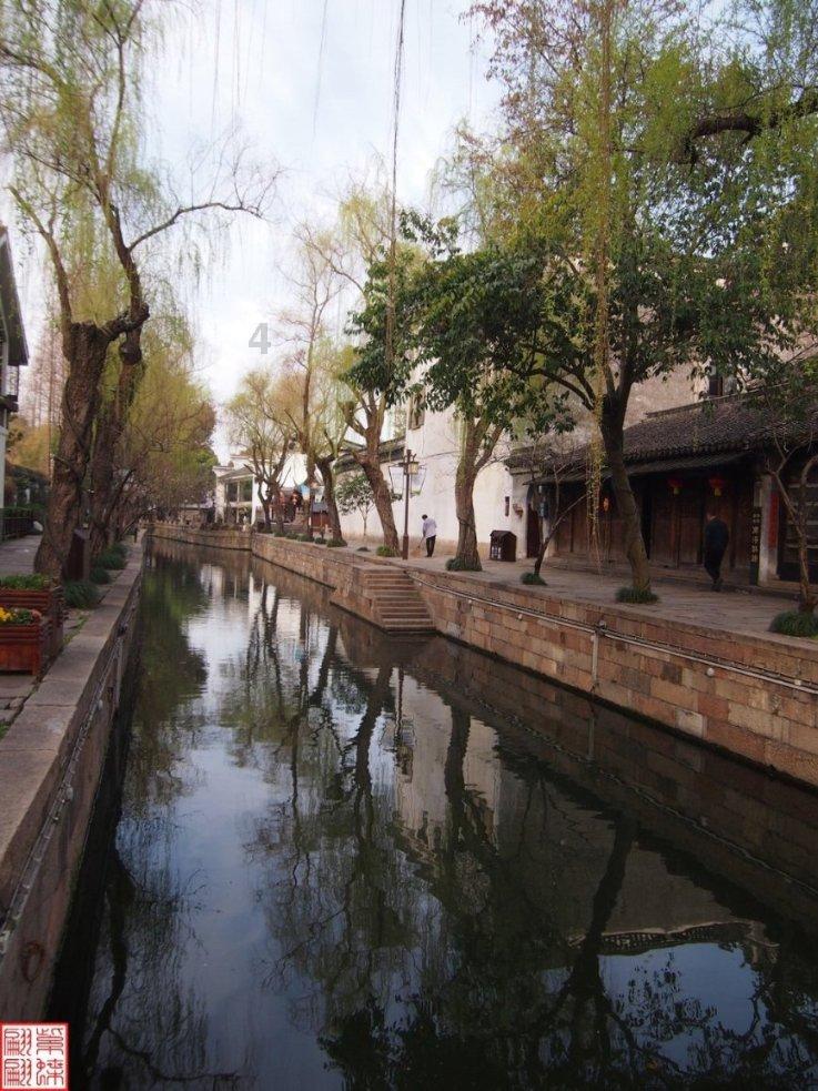 老公和初中女同学每次微信聊天后都把聊天记录删除？游戏画面